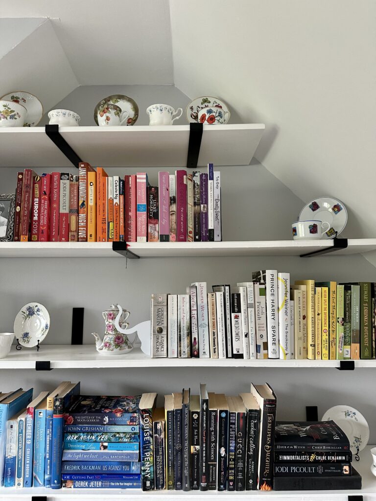 how to style a bookshelf